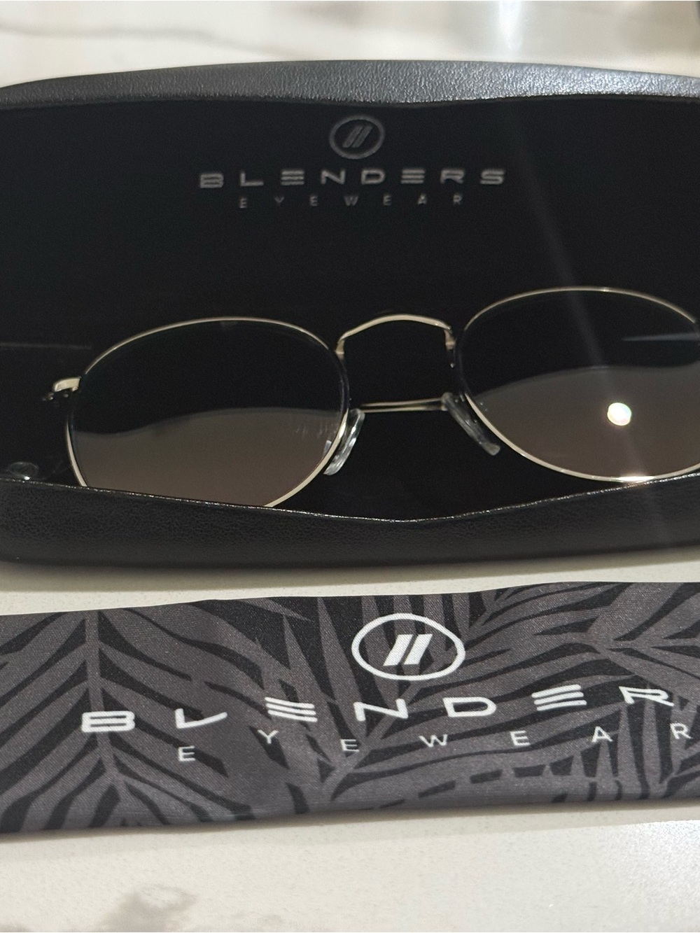 Blenders Moon Virginia Polarized Sunglasses Small Medium w/ Case